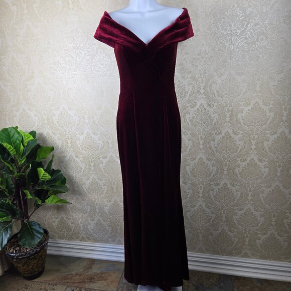 Avery G Size 0 Maroon Velvet On/Off Shoulder Formal Dress Gown Front Slit Train - Picture 8 of 12